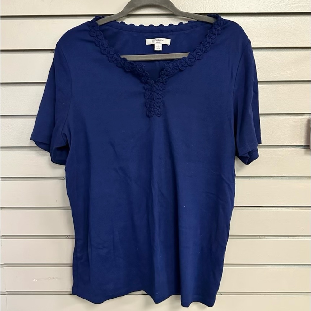 Liz Claiborne Women’s Blue Short Sleeve Top. Size L. Excellent condition